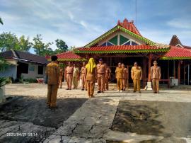 KOORDINASI RUTIN DAN APEL  PAGI HARI SENIN 21 APRIL 2025 DI KALURAHAN KARANGMOJO